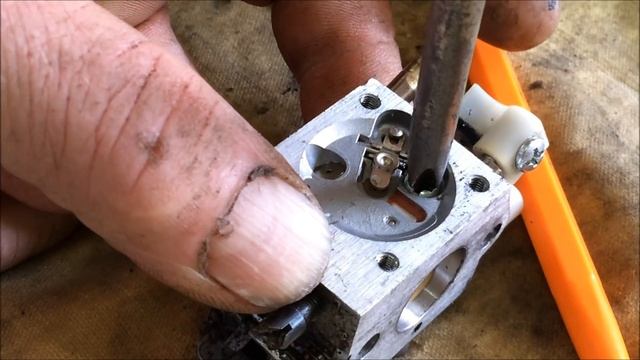 Карбюратор МОТО КОСЫ FS250 STIHL!Почему может ,,переливать,,!!!? смотреть онлайн