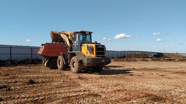 Фронтальный погрузчик Foton Lovol FL935E