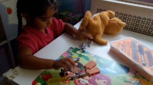 Как поменять батарейки в игрушке.