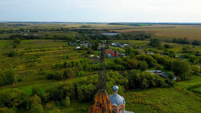 храм стоит в селе Жокино, которое располагается на реке с колоритным названием Жрака