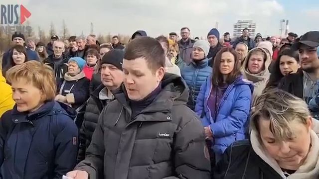 Москвичи вышли на улицу и потребовали отставки Собянина из-за уничтожения истор-го парка #Косинский смотреть онлайн