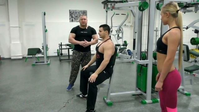 Тренажёр для груди "бабочка". Тонкости тренировки.