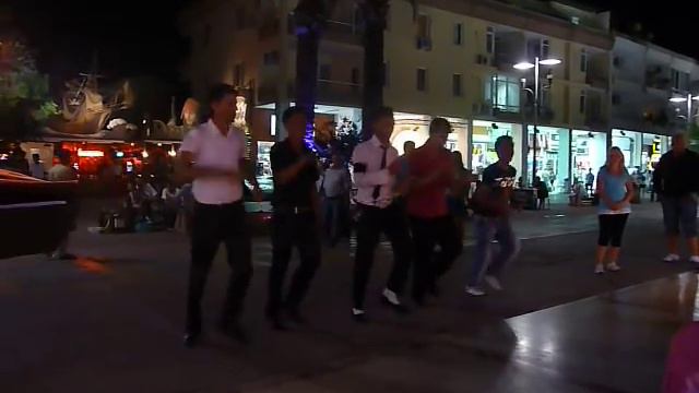 kemer.Titanik.Танец официантов смотреть онлайн