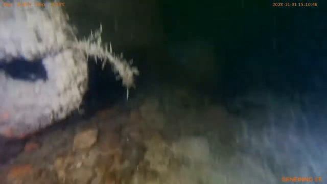 Каменная квадратная ванна на 6 м глубине смотреть онлайн