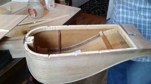 28. Строим чеченский дечиг пондур - приклеиваем верхнюю деку