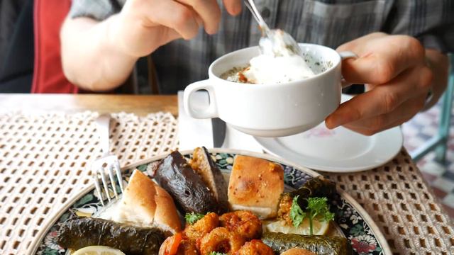 Кафе с КОТАМИ на СТОЛАХ!!! | CAFE NAFTALIN K | Стамбул, Турция | ОБЗОР смотреть онлайн