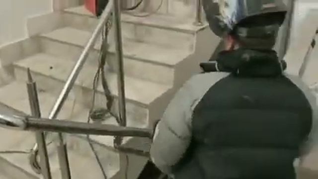 Нереально быстрый монтаж ограждений) Улет) смотреть онлайн