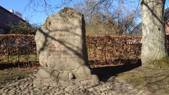 Дуб женщин и памятник Блихеру, Рандлев, Дания. 9 мар. 2021
