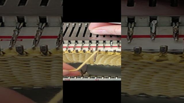 Закрытие петель так, чтобы лицевая дорожка было по лицевой стороне. #вязаниенамашине #knitting смотреть онлайн