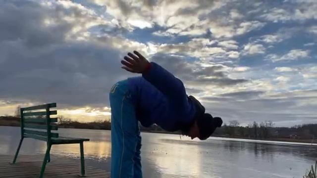 ? Зарядка ВСЕ ПРОСТО - 00101. Самая простая утренняя зарядка - растяжка. Начало в 8:15. смотреть онлайн