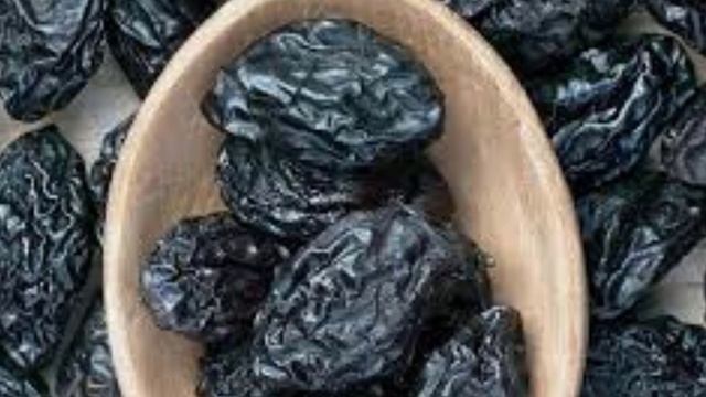 Вот что делает с нами ЧЕРНОСЛИВ. Уникальные и полезные свойства. смотреть онлайн