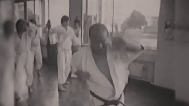 Киокусинкай.Великий мастер Масутацу Ояма(1971)