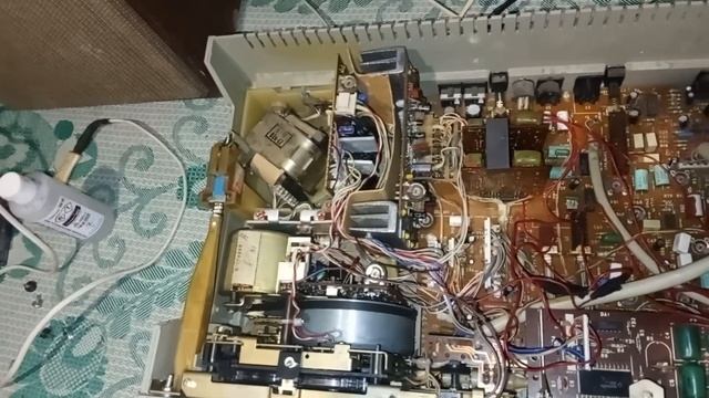 Магнитофон Маяк-240-стерео. Элементы регулировок на схеме. Устранение возбуда. смотреть онлайн