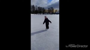 Как научить ребенка 4х лет кататься на коньках.