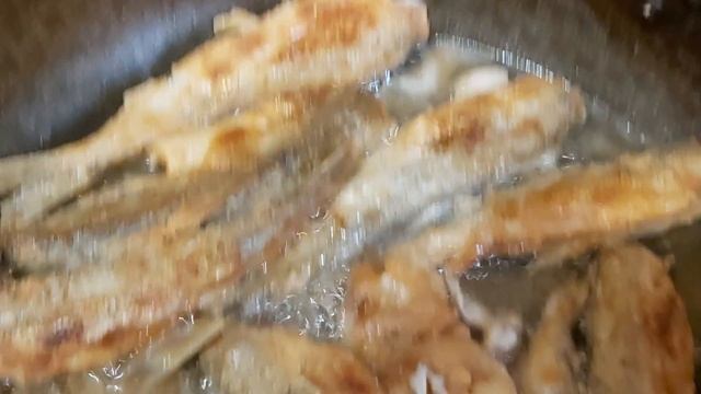 Вкуснейшая жаренная корюшка.