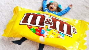 Bad kids & Giant Candy Accident! Johny Johny Yes Papa Song Nursery Rhymes Song for Children