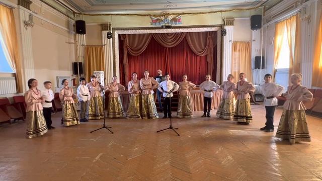 Плясовая песня Донских казаков «У сотничка во дворе»