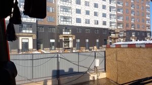 Приступ эпилепсии у рабочего,многие не знают что делать.