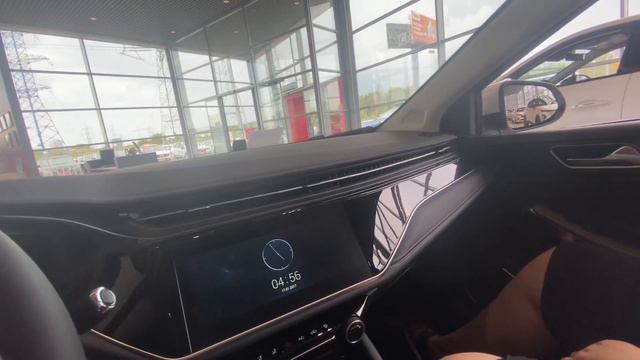 Мини-обзор автомобиля OMODA S5 в белом цвете у комплектации Supreme смотреть онлайн