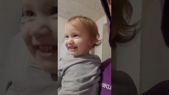 Щекотка и любовь в глазах ребенка #дети #kids #kidsvideo #щекотка смотреть онлайн