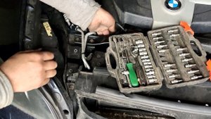 Замена замка крышки капота BMW X5 E70
