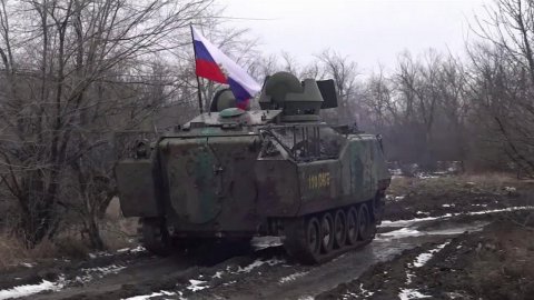 Рядом с Артемовском в ходе рискованной вылазки российские бойцы захватили бронетранспортер М-113