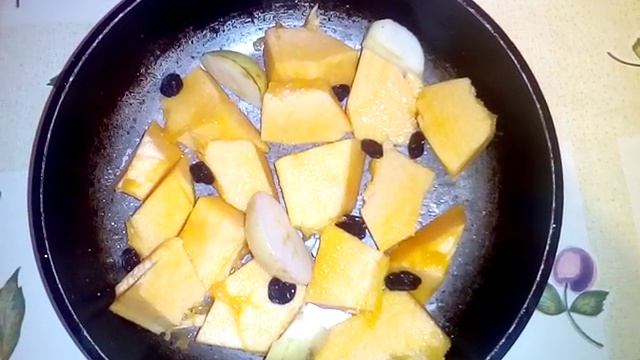 Запекаем тыкву с яблоками и изюмом в духовке! смотреть онлайн