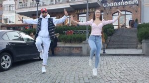 Azerbaycan Toy Mahnisi Gurcustanda belə sevildi, oynuyan özdə Qiz