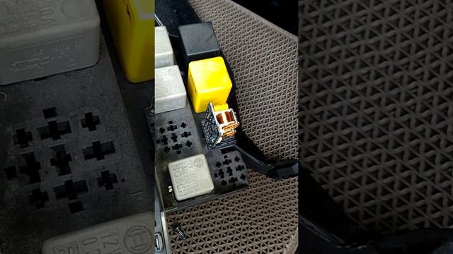 SAAB 9000 DIRECTION INDICATOR RELAY смотреть онлайн