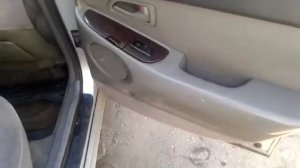 Снятие боковых обшивок задних дверей.