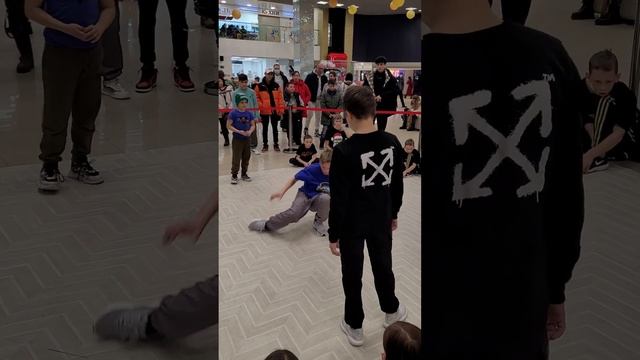 break dance battle. Брейк-данс баттл продолжается смотреть онлайн