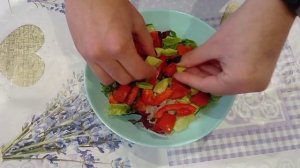 Овощной салат с сыром фета и авокадо ☆ Простой рецепт пп-салата