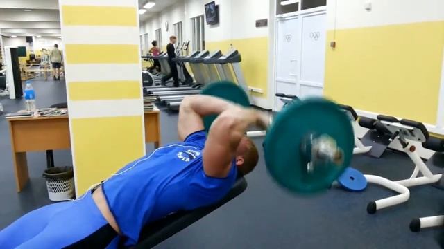 Упражнение на трицепс №1, первый подход.