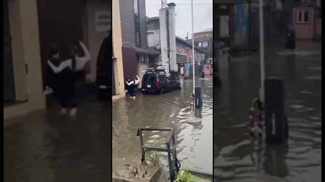 Во Владивостоке затопило улицы