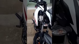 Bajaj Pulsar NS160, Metalic perl white 2022, walkaround.