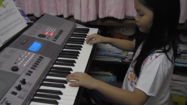 Playing Tag - on Yamaha psr-413 смотреть онлайн