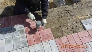 укладка брусчатки по нитке