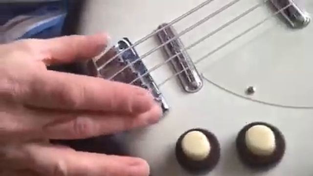 Danoelectro Longhorn MIK Short Scale Late '90s смотреть онлайн