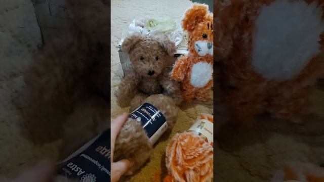 Вяжу игрушки.  Игрушки из меховой пряжи. Сравниваю разных производителей