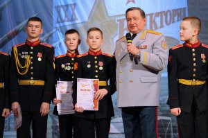 ☝ Министр территориальной безопасности Пермского края Виктор Батмазов наградил победителей
