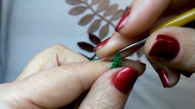 Как связать крючком веточку рябины. смотреть онлайн