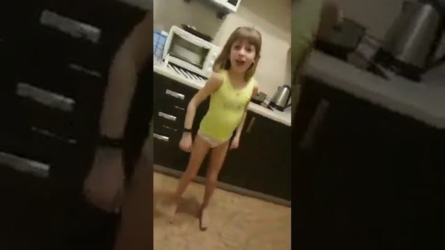 Пою под фонограмму ??? смотреть онлайн