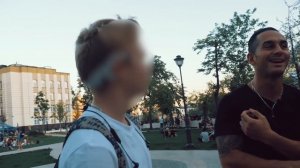 Поцеловал друга ВЗАСОС!  Деньги решают все