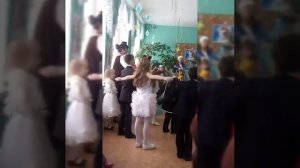 Детский смешной танец хоровод "Вокруг ёлочки идём!"