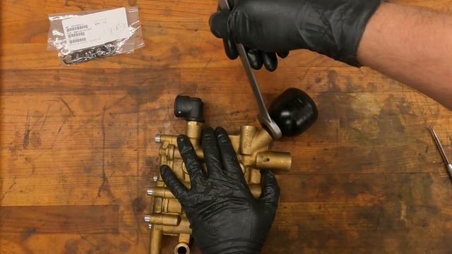 Assembling a high pressure washer pump Karcher HDS 695 смотреть онлайн