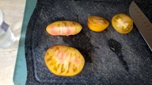 Вкусный красивый и урожайный сорт томата Blue Gold. Дегустация, разрез и обзор.