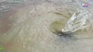 Эксперимент - Вихревая дыра против машинок и других игрушек! #1