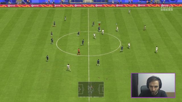 Уругвайский бомбардир в битве за флажок! смотреть онлайн