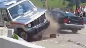 Mitsubishi Montero vs Ford Scorpio Dekra Crash Test.avi