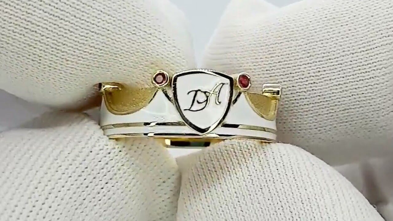 Женское обручальное кольцо в виде короны